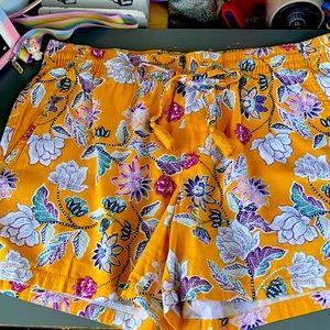 St. John’s Bay women’s L yellow floral everyday short